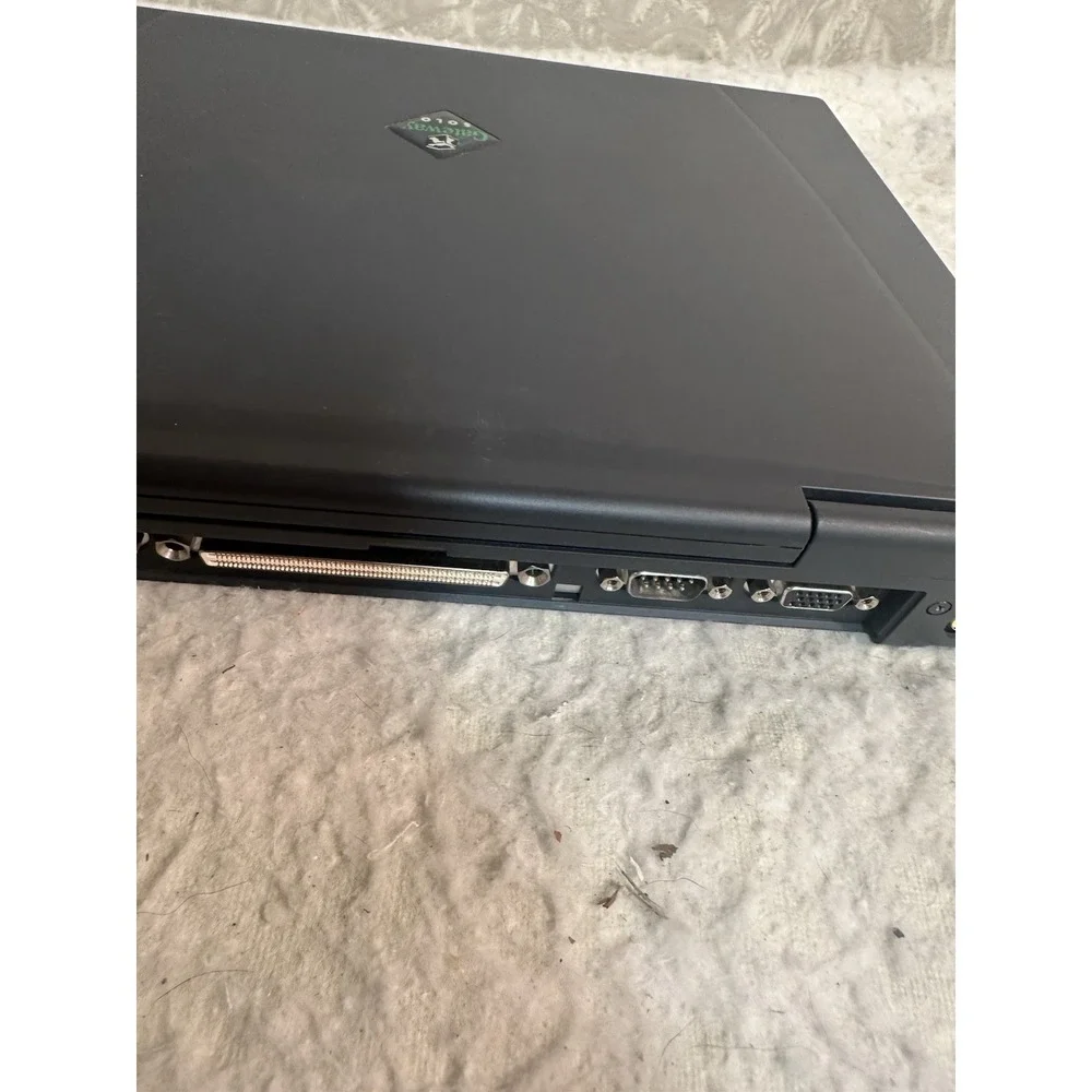 Vintage Gateway Solo 5150 Series Laptop Powers ON AS IS NEEDS NEW HARD DRIVE